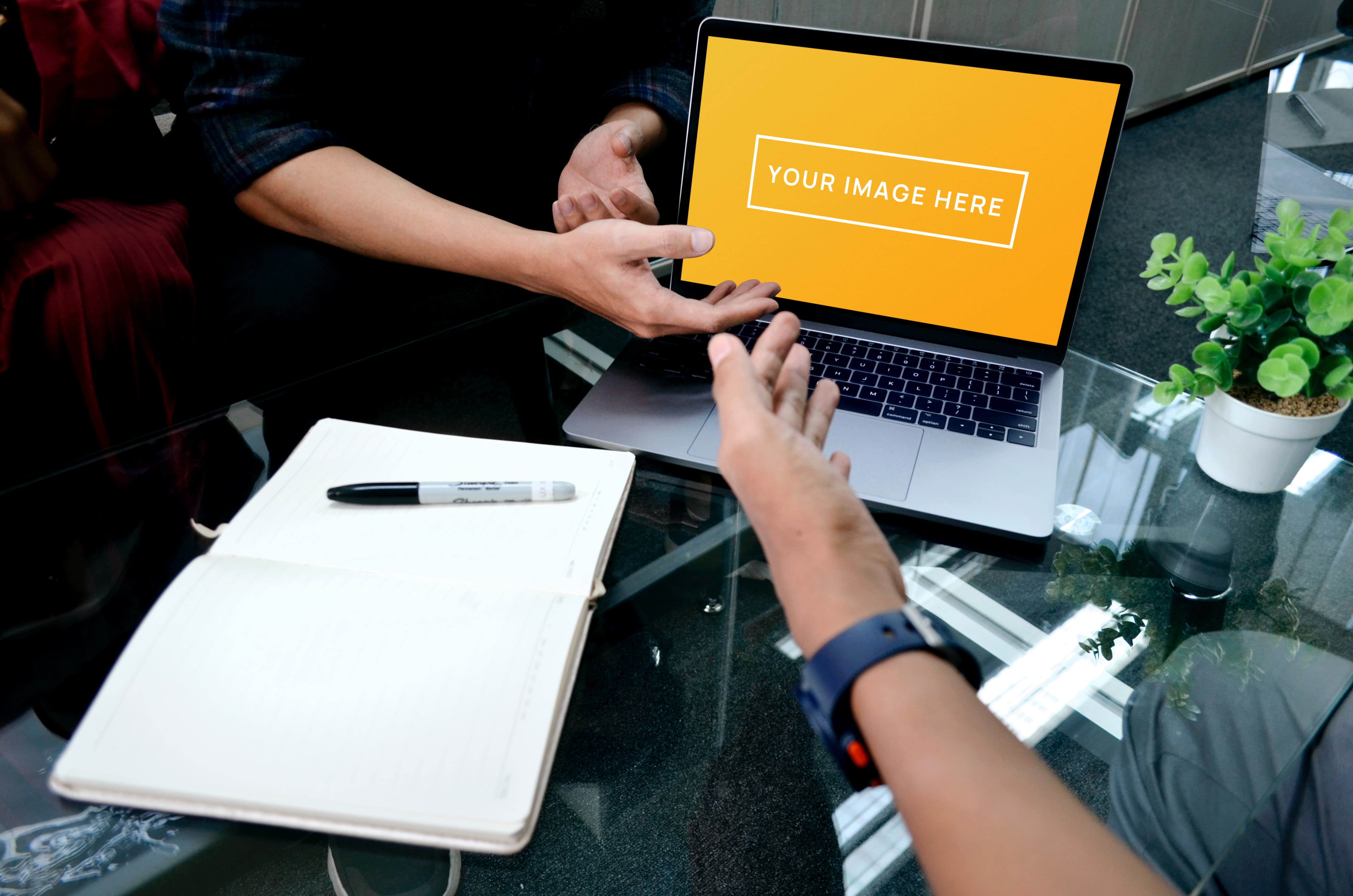 Laptop_Screen_Mockup_Persons_Conversation Laptop_Screen_Mockup_Persons_Conversation
